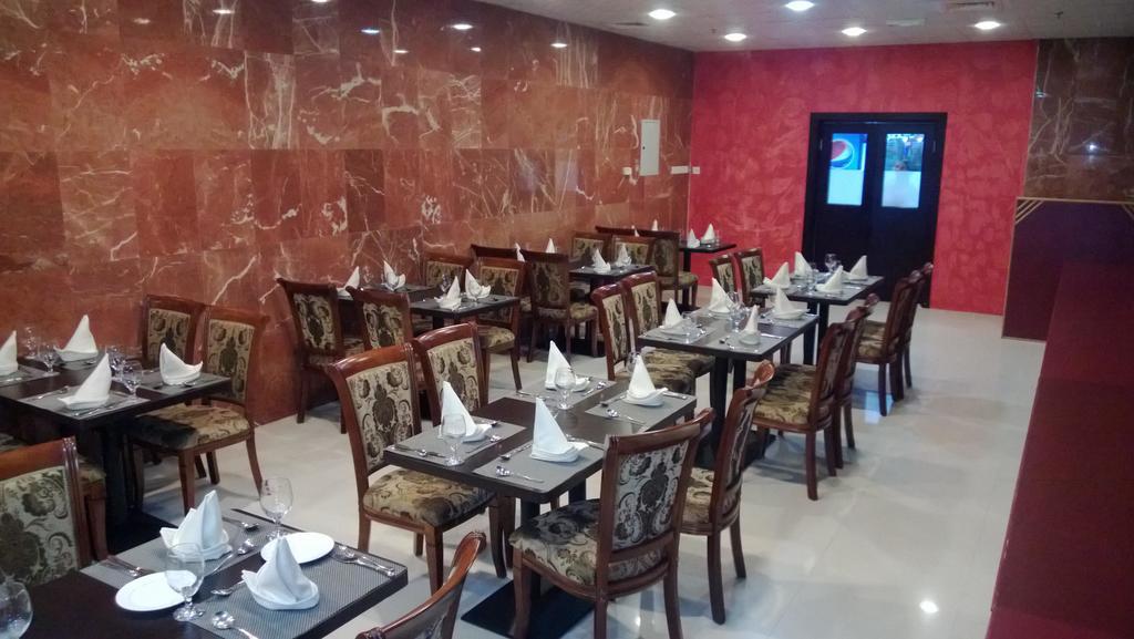 Raynor Hotel Apartments Fujairah Bagian luar foto
