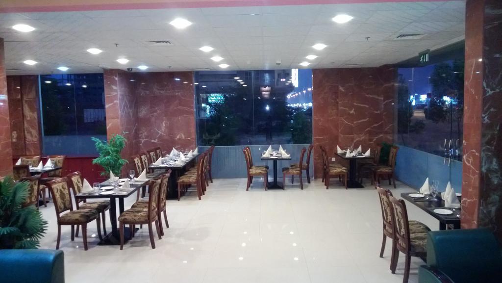 Raynor Hotel Apartments Fujairah Bagian luar foto