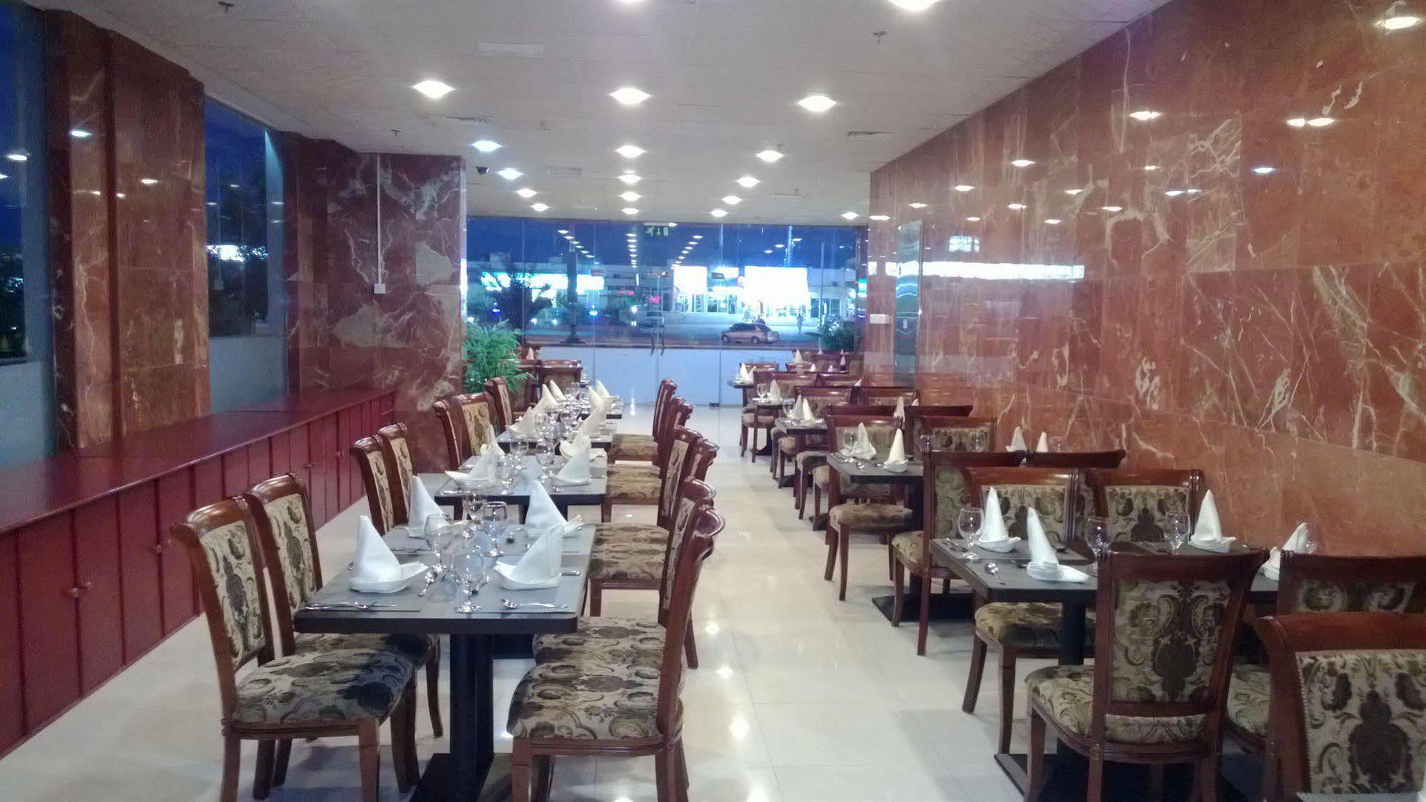Raynor Hotel Apartments Fujairah Bagian luar foto