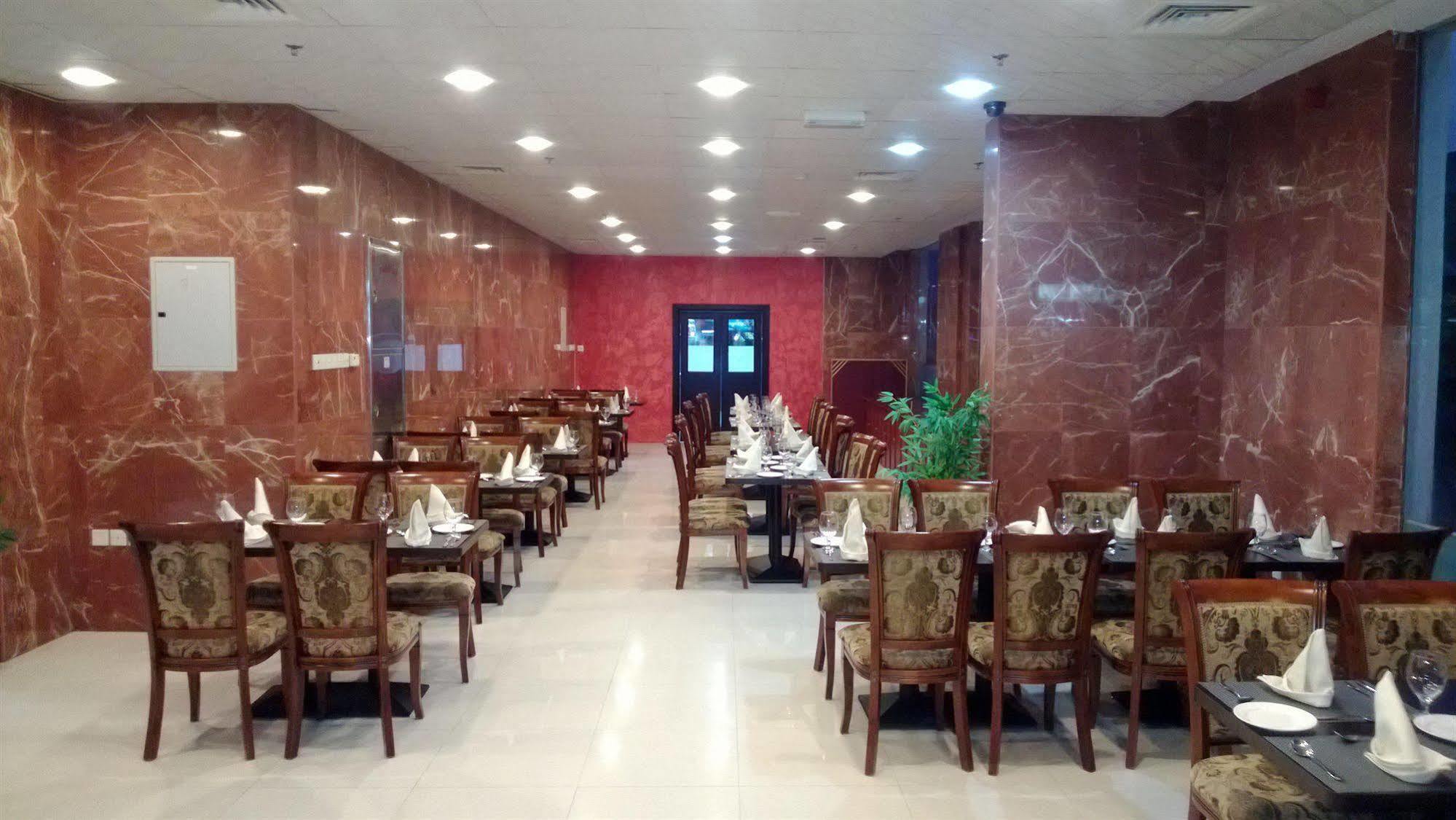 Raynor Hotel Apartments Fujairah Bagian luar foto
